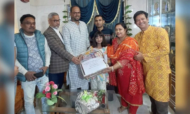 টাংগাইলে নতুন কুঁড়ি চ্যাম্পিয়ন প্রেয়সীকে সুলতান সালাউদ্দিন টুকুর শুভেচ্ছা