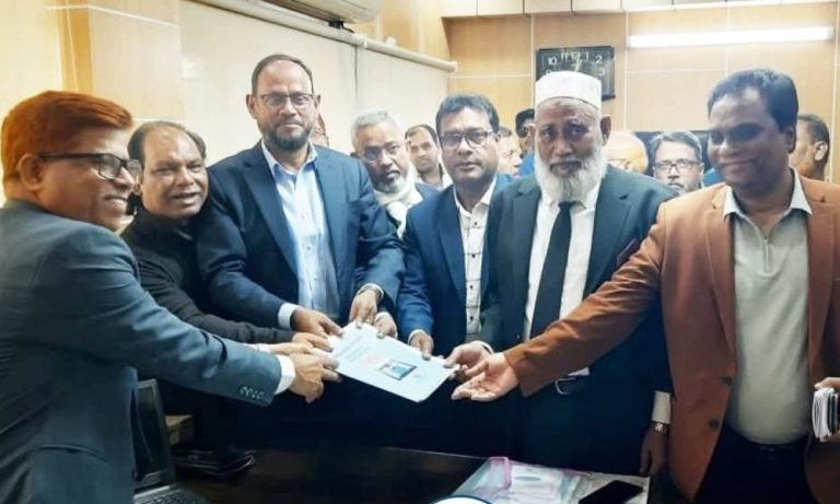টাংগাইলে এক সাথে মনোনয়নপত্র সংগ্রহ করেছেন দুই ভাই অ্যাডভোকেট আবদুস সালাম পিন্টু এবং বিএনপির প্রচার সম্পাদক সুলতান সালাউদ্দিন টুকু