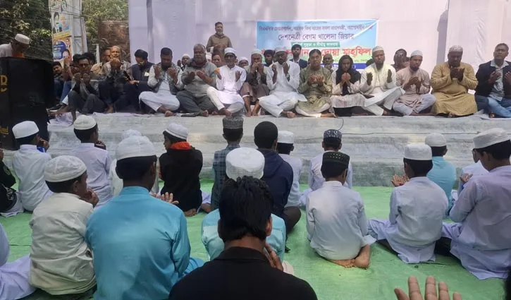 টাংগাইলে খালেদা জিয়ার সুস্থতা কামনায় বৈষম্যবিরোধী ছাত্র আন্দোলনের উদ্যোগে খতমে কুরআন ও দোয়া মাহফিল