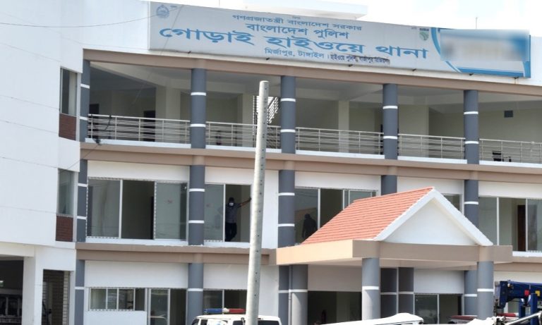 মির্জাপুরে ড্রাম্প ট্রাকের চাপায় অজ্ঞাত এক নারী (৫০) নিহত