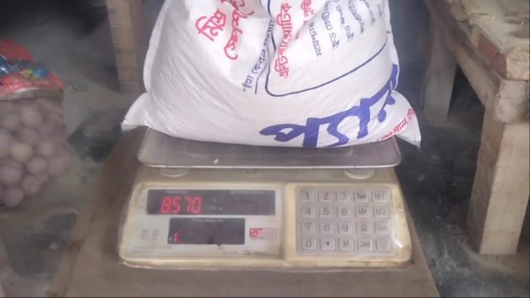 ভূঞাপুরে বিজিএফের চাল ওজনে কম দেয়ার অভিযোগ
