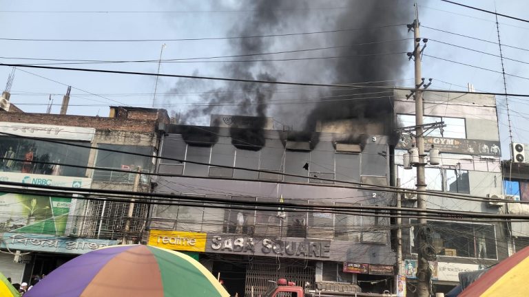 মধুপুরে সাবা স্কয়ার মার্কেটে ভয়াবহ অগ্নিকাণ্ডে প্রায় ২৫ লাখ টাকার ক্ষয়ক্ষতি