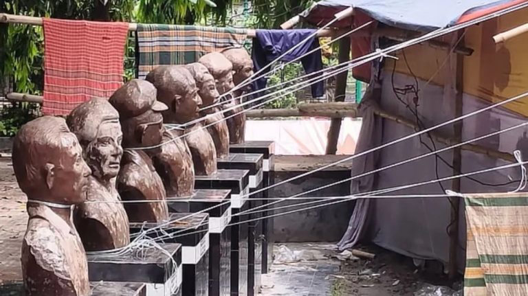 টাংগাইলে মেলার স্টলের দড়ি ৭ বীরশ্রেষ্ঠের ভাস্কর্যের গলায় , তীব্র সমালোচনা