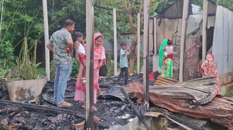 সখীপুরে ঘুমন্ত দম্পতিকে পুড়িয়ে হত্যার চেষ্টা