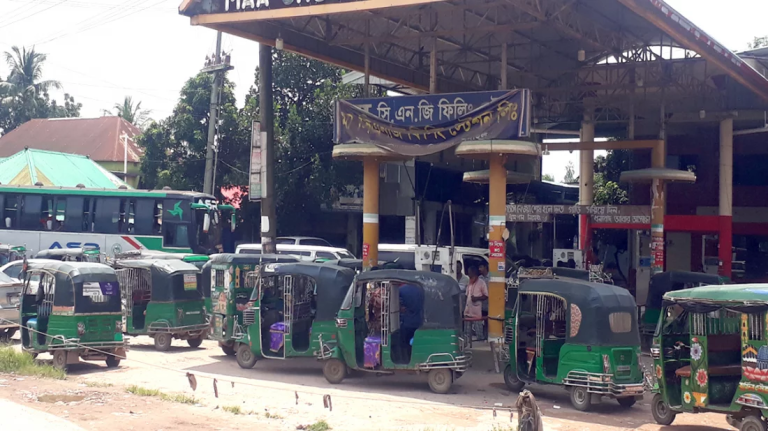 গ্যাস সংকটে বিপর্যস্ত ঢাকা-টাঙ্গাইল মহাসড়ক